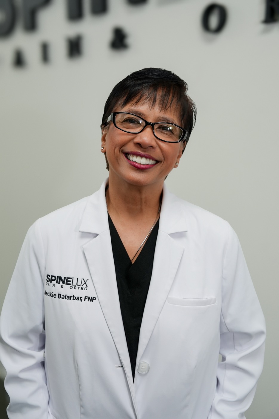 Jacqueline “Jackie” Balarbar, FNP-C, Enfermera practicante familiar certificada
